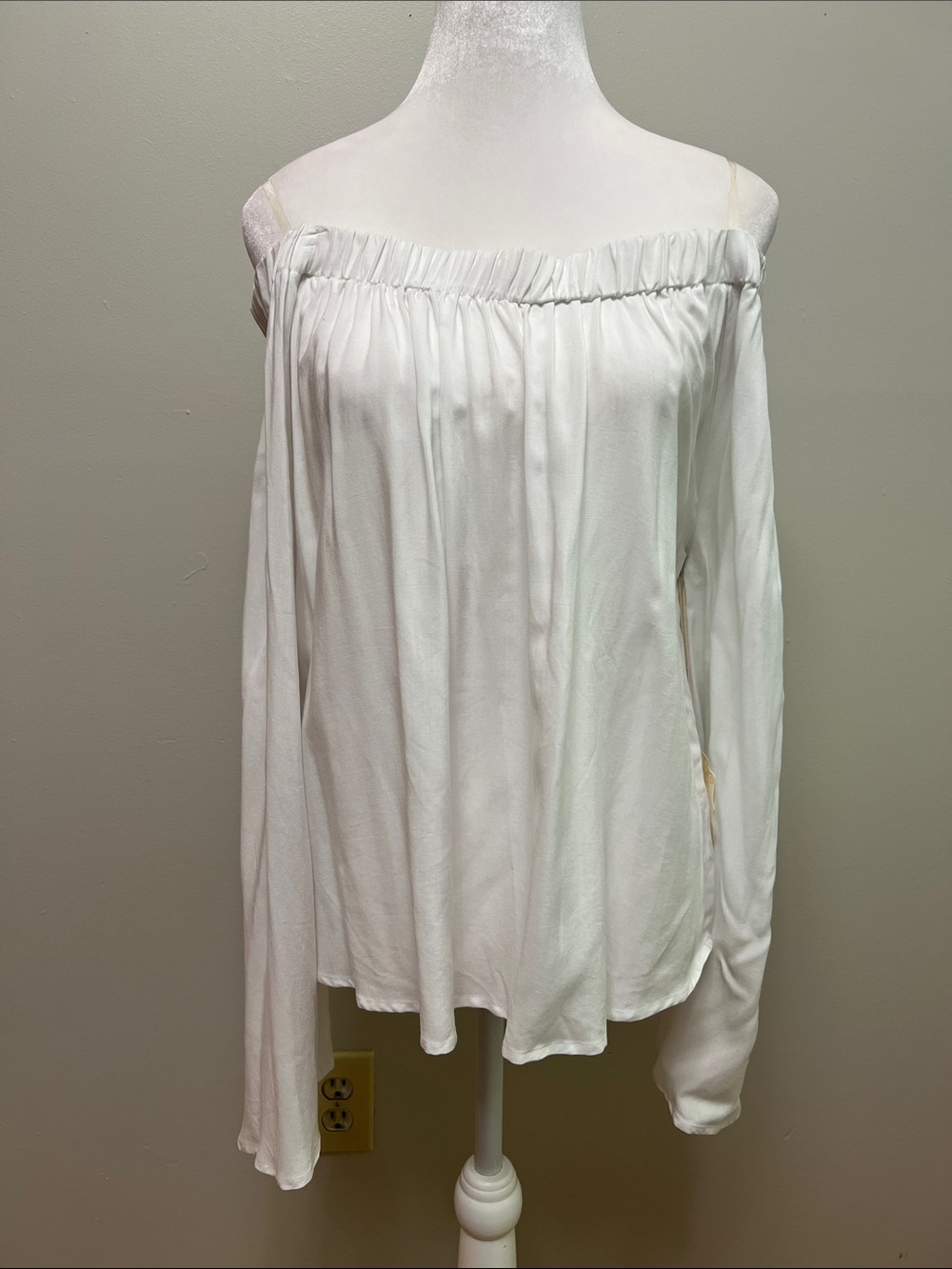NWT Altar'd State White Off The Shoulder Peasant Blouse Size Large Rayon‎ Boho